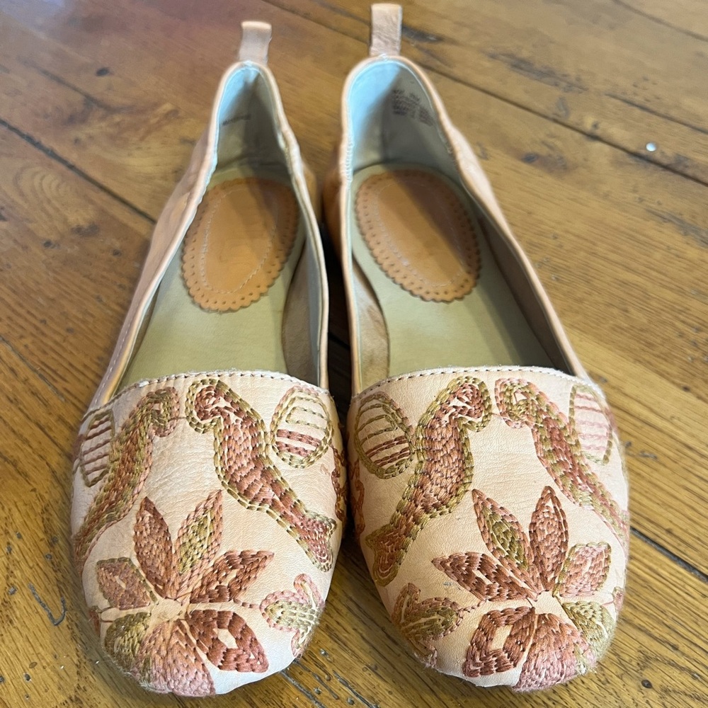 Embroidered Leather Latigo Boz Flats